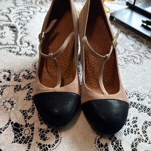 Chie Mihara Elegant Two-Tone Women's T-Strap Shoes